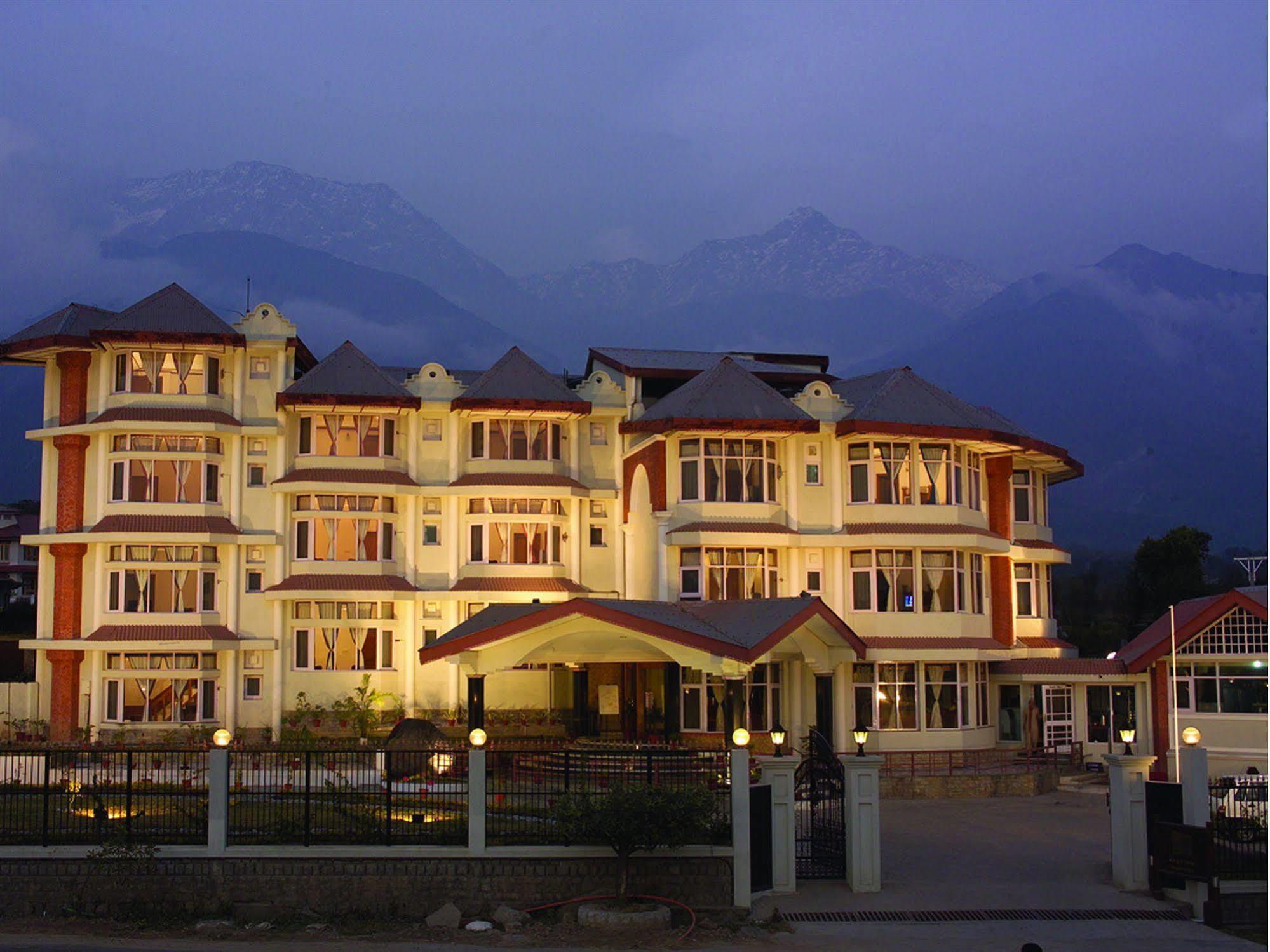 Club Mahindra Dharamshala Hotel Exterior photo